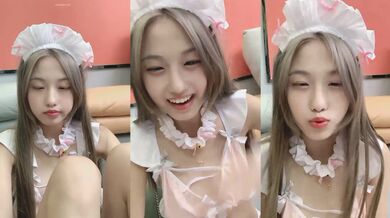 【在校大一学妹】这个极品，看了好喜欢，女仆装清纯学妹，被土豪大胖子干，粉嘟嘟的少女逼和奶子，狂草一小时 (2)