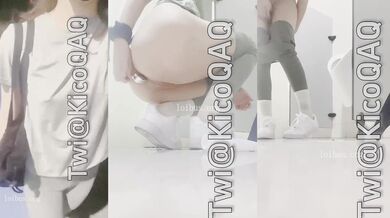 可爱反差萝莉【KicoQAQ】户外大胆露出 男厕所紫薇插逼，小穴穴想被被爸爸精液灌满，小小年纪如此反差 (1)